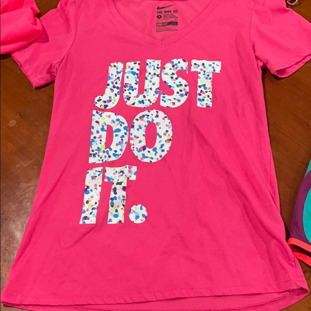 Girl’s Nike top